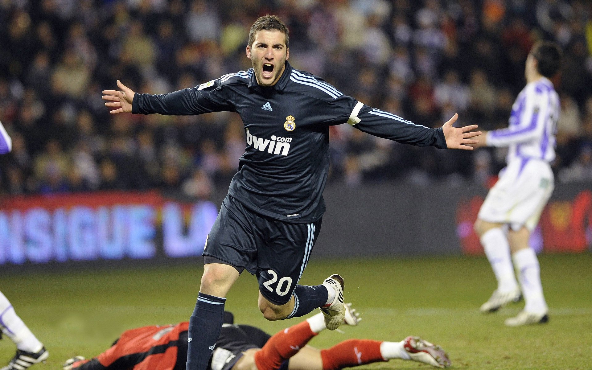 《王者荣耀》“超级战队”即将决战，荣耀花落谁家？