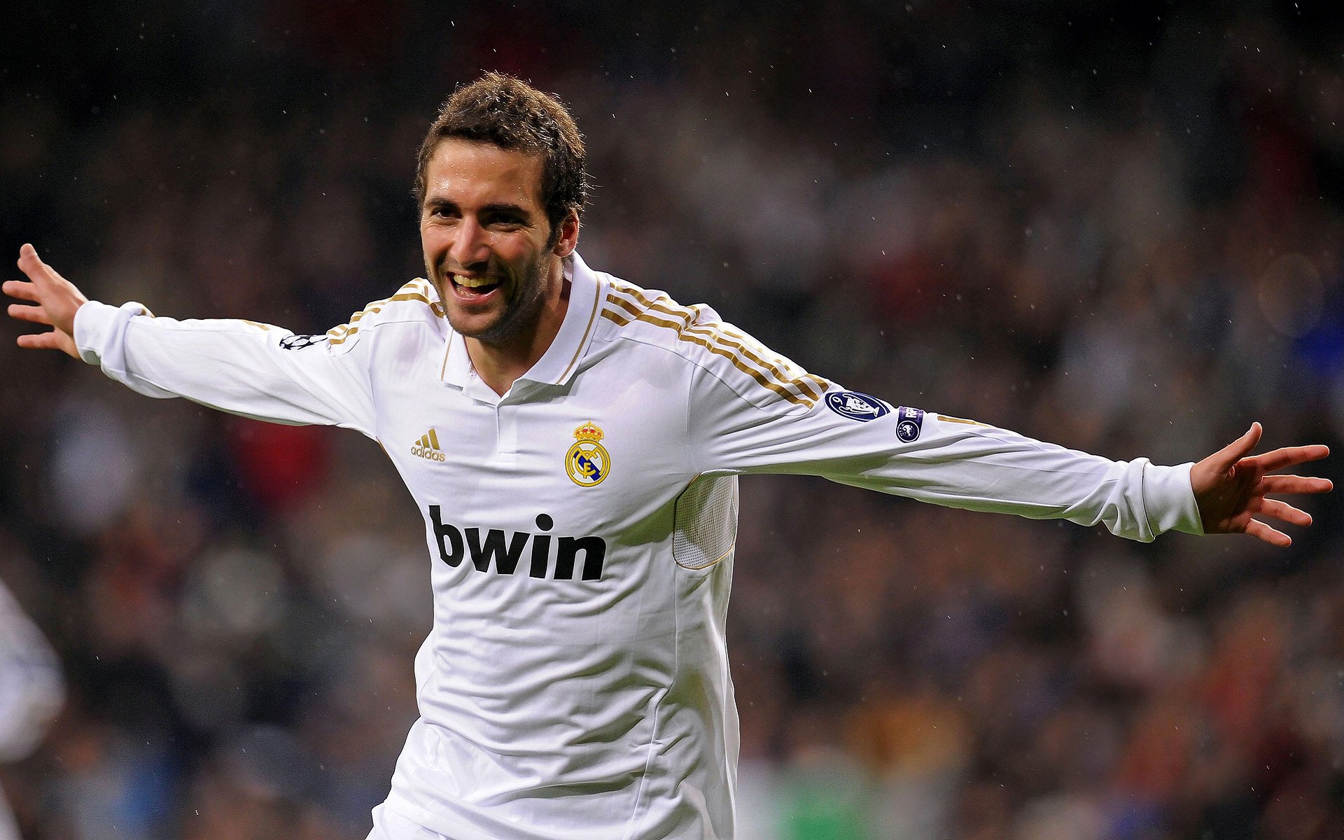 英超争冠激烈：胜负变幻无常，悬念不断，英超冠军争夺